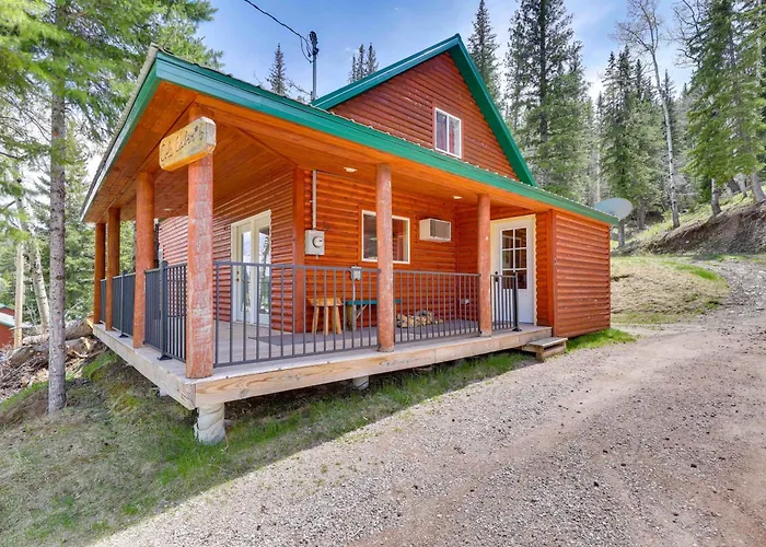 Hike, Unwind & Bring Your Pet: Deadwood Cabin!