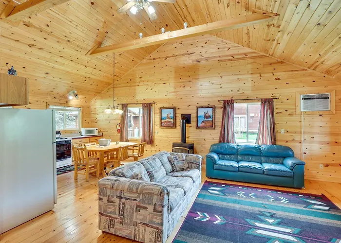 Wraparound Deck & Grill: Deadwood Cabin