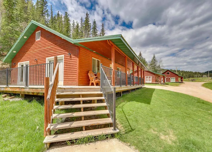 Wraparound Deck & Grill: Deadwood Cabin