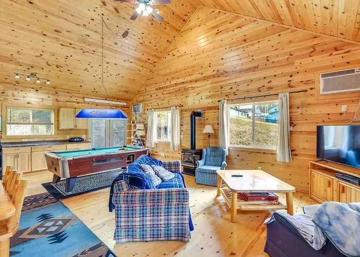Wraparound Deck + Bbq: Pet-Friendly Deadwood Cabin